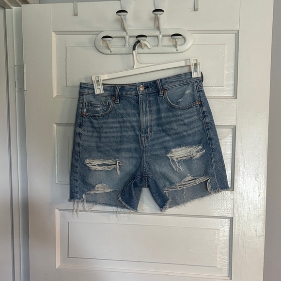 American Eagle Distressed Blue Denim Baggy Mom Shorts Women Shorts - Picture 1 of 4